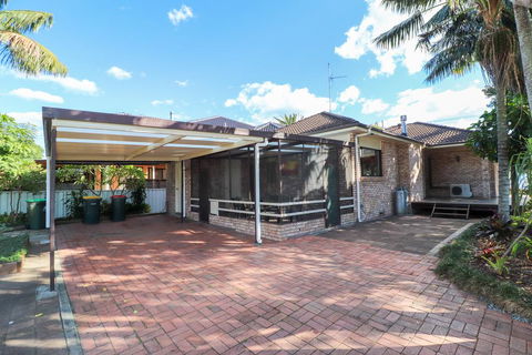 A Reflection On The Lake - Tweed Heads Accommodation 1