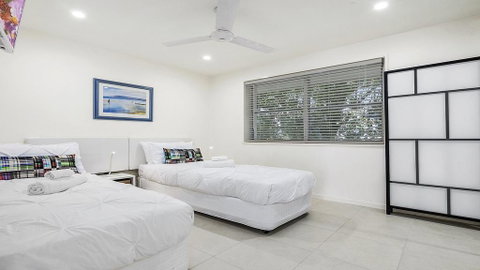 A Stylish Apartment With Noosa Views! - Unit 6 Yaringa 29 Noosa Drive - Tweed Heads Accommodation 2