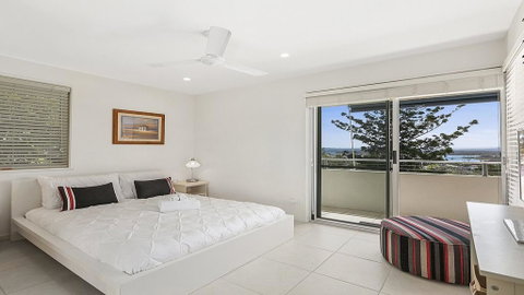 A Stylish Apartment With Noosa Views! - Unit 6 Yaringa 29 Noosa Drive - Tweed Heads Accommodation 1