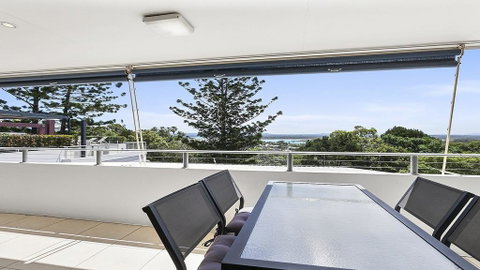 A Stylish Apartment With Noosa Views! - Unit 6 Yaringa 29 Noosa Drive - Tweed Heads Accommodation 0