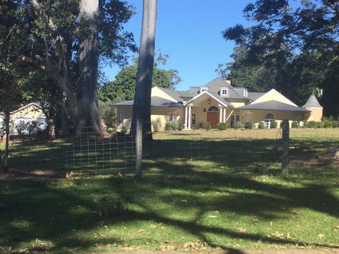 A Very French House - Tweed Heads Accommodation 0