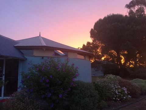 A Victor Harbour Retreat Aldinga-The Round Cottage - Tweed Heads Accommodation 1
