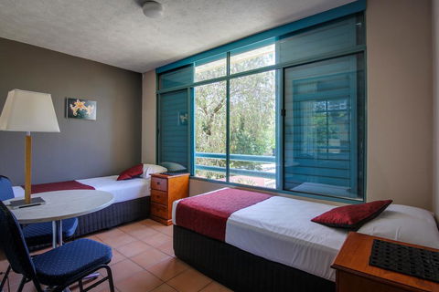 AAA Airport Albion Manor Apartments And Motel - Tweed Heads Accommodation 1