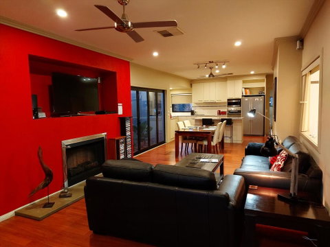 About Time Retreats- Studio Seven - Tweed Heads Accommodation 0