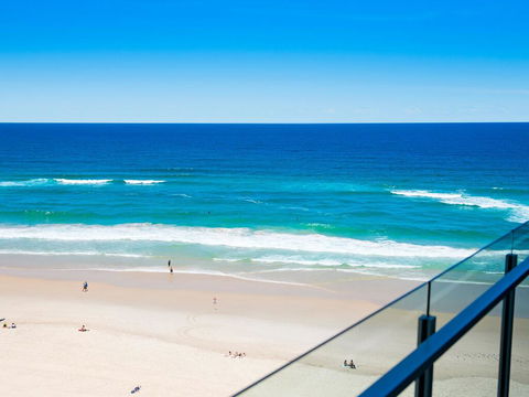 Absolute Beachfront In The Heart Of Surfers Paradi - Tweed Heads Accommodation 1