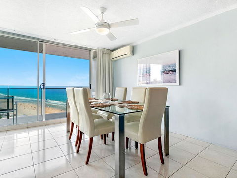 Absolute Beachfront In The Heart Of Surfers Paradi - Tweed Heads Accommodation 3
