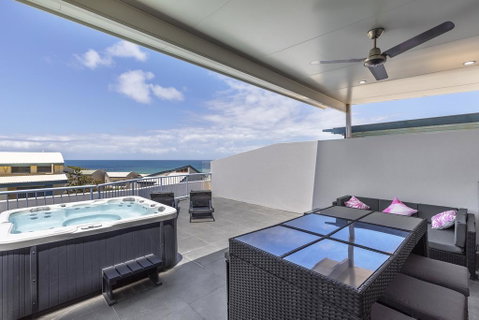 Absolute Beachfront Penthouse, Castaways Beach - Tweed Heads Accommodation 1