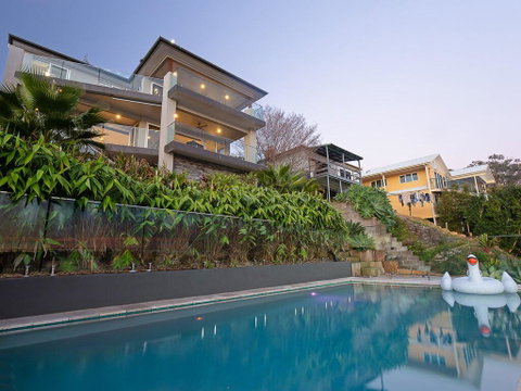 Absolute Waterfront Lakehouse Fishing Point Waterfront Pool Jetty - Tweed Heads Accommodation 0