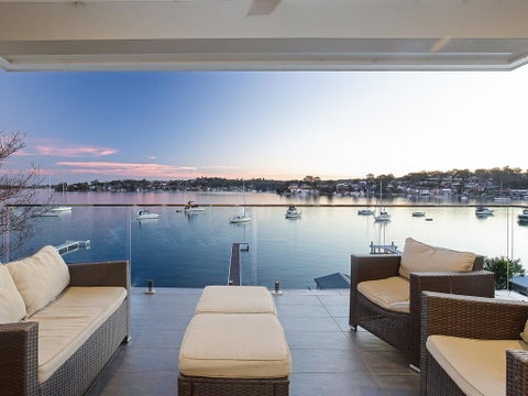 Absolute Waterfront Lakehouse Fishing Point Waterfront Pool Jetty - Tweed Heads Accommodation 1