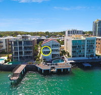 Absolute Waterfront On The Pumicestone Passage - Tweed Heads Accommodation