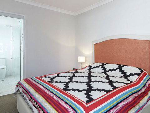 Across The Road From The Beach! - Tweed Heads Accommodation 2