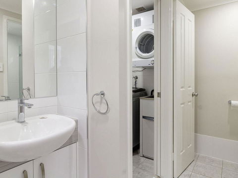 Across The Road From The Beach! - Tweed Heads Accommodation 1