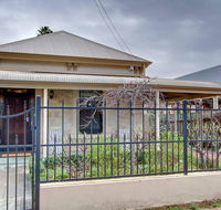 Adelaide close CBD Large Private Studio Apartment in St Peters - Tweed Heads Accommodation