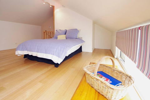 Adelaide Close CBD Large Private Studio Apartment In St Peters - Tweed Heads Accommodation 2