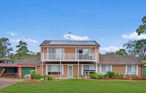 Discover Mount Annan - Spacious 6-BR House - Tweed Heads Accommodation 0