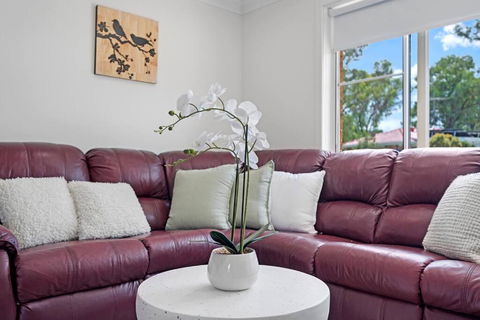 Discover Mount Annan Spacious 6-BR House - Tweed Heads Accommodation 2