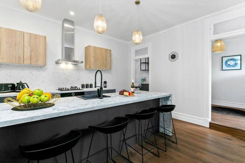 EDW19 - Stylish 2-Bed, 2-Bath Townhose In Drummoyne - Tweed Heads Accommodation 0