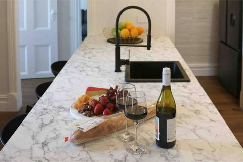 EDW19 - Stylish 2-Bed, 2-Bath Townhose In Drummoyne - Tweed Heads Accommodation 1