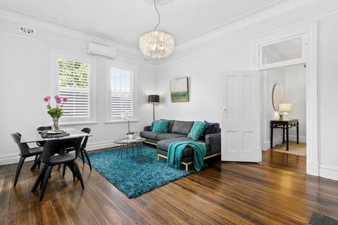 EDW19 - Stylish 2-Bed, 2-Bath Townhose In Drummoyne - Tweed Heads Accommodation 3