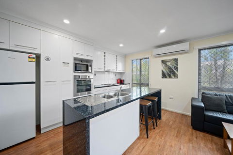 Emerald Motel Apartments - Tweed Heads Accommodation 1