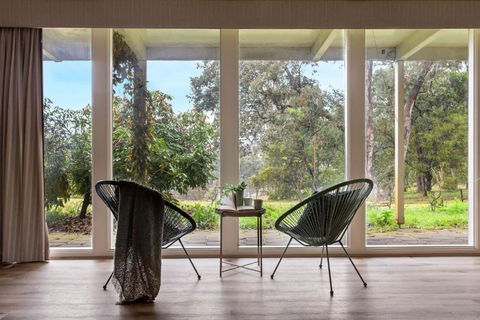 Enjoy Nature At Modern Diamond Creek Farmhouse - Tweed Heads Accommodation 4