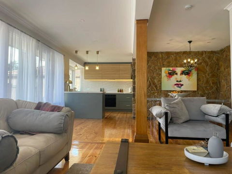 Evies White House Oasis I Pool & Close To Airport - Tweed Heads Accommodation 2