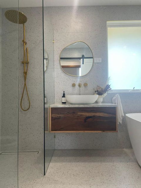 Evies White House Oasis I Pool & Close To Airport - Tweed Heads Accommodation 4