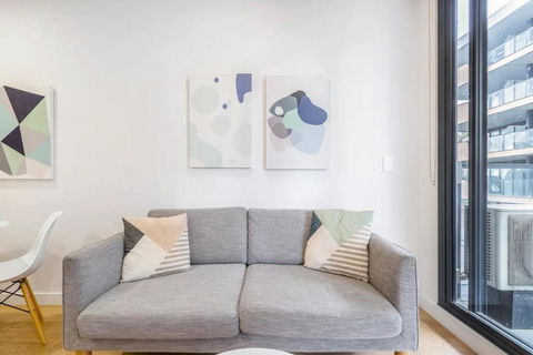 Executive Comfort Living Near La Trobe & RMIT Uni - Tweed Heads Accommodation 2