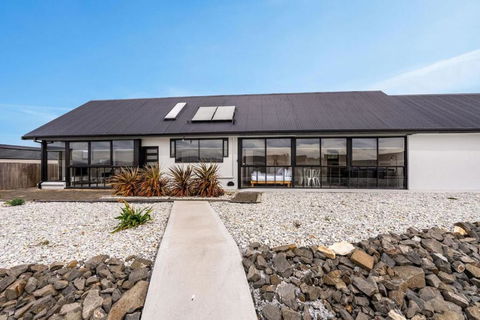 Expansive River-View Oasis - Tweed Heads Accommodation 0