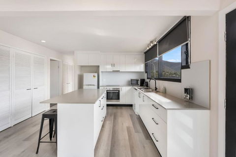 Expansive River-View Oasis - Tweed Heads Accommodation 2