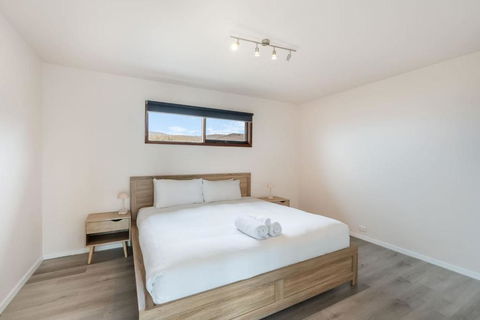 Expansive River-View Oasis - Tweed Heads Accommodation 3