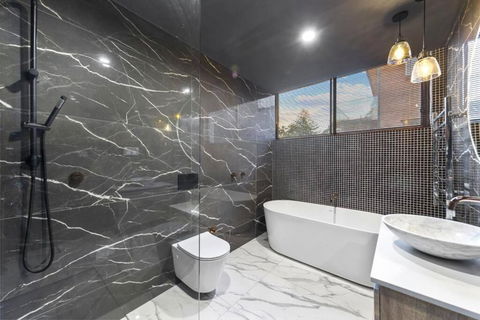 Exquisite Home With Pool & National Park Views - Tweed Heads Accommodation 1