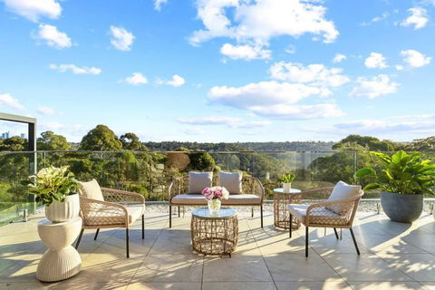 Exquisite Home With Pool & National Park Views - Tweed Heads Accommodation 2