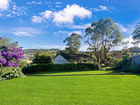 Fab 3-Bed Stay With Great Outdoors & Water Views - Tweed Heads Accommodation 0