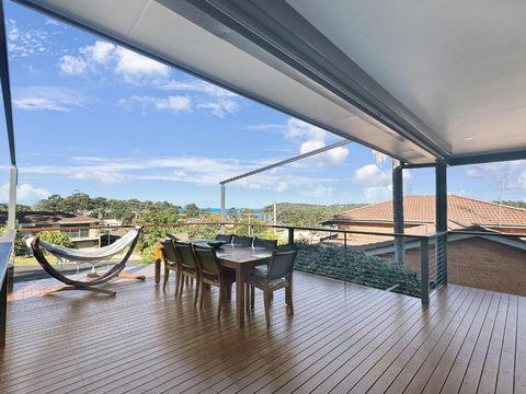 Fab 3-Bed Stay With Great Outdoors & Water Views - Tweed Heads Accommodation 1