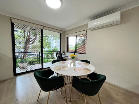 Fabulous 2 Bedroom Apartment, Secured Free Parking - Tweed Heads Accommodation 3