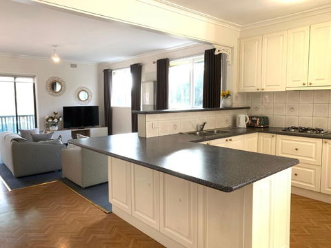 Family Home In Prime Location Melbourne - Tweed Heads Accommodation 4