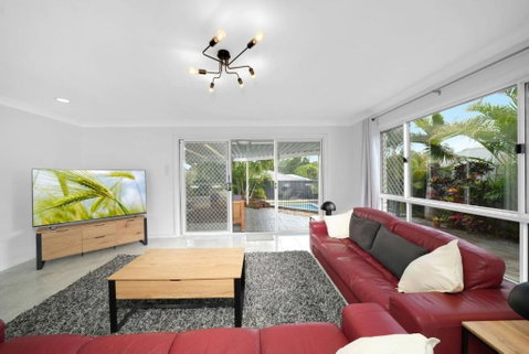 Family Escape Serene Oasis With Pool And AC - Tweed Heads Accommodation 1