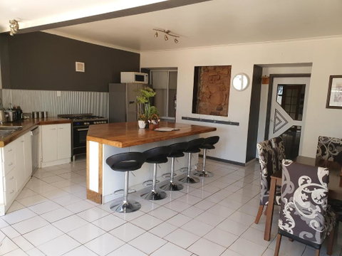 Fossickers Den Dugout Accommodation - Tweed Heads Accommodation 3