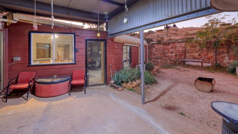 Fossickers Den Dugout Accommodation - Tweed Heads Accommodation 1
