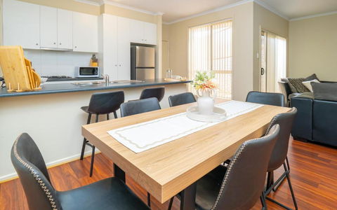 Family Comfort In Blakes Crossing Blakeview With A Short Walk To Shops And Supermarkets - Tweed Heads Accommodation 2