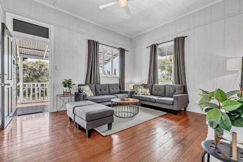 Gabba Central House 3BR2Bath Pets - Tweed Heads Accommodation 1