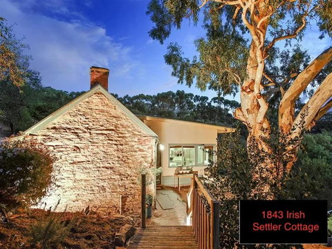 Galway Cottage - Tweed Heads Accommodation 0