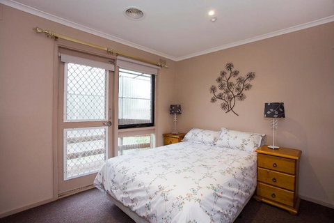 Geelong Holiday Home - Tweed Heads Accommodation 3