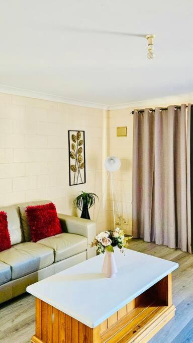 Golden Patch Retreat, Kalgoorlie - Tweed Heads Accommodation 0