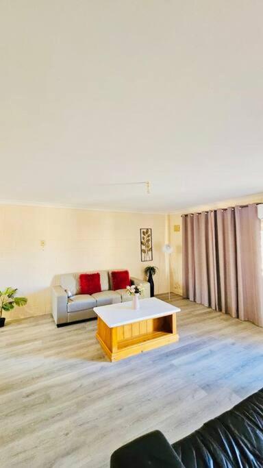 Golden Patch Retreat, Kalgoorlie - Tweed Heads Accommodation 2