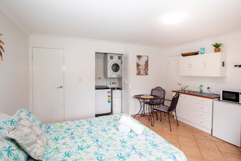 GORGEOUS STUDIO + 100M TO BEACH + POOL - Tweed Heads Accommodation 4