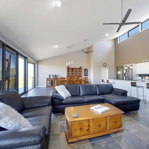 GOULBURN ALPACA FARM STAY - Tweed Heads Accommodation 1