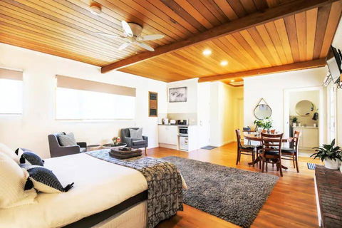 Hahndorf Lodge Pioneer Suite - Main Street Hahndorf On Site Secure Parking - Tweed Heads Accommodation 2