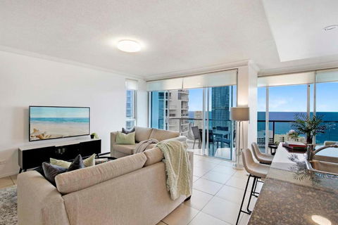 HIGH FLOOR GUARANTEE - 3 Bedroom Plus Study Apartments At Chevron Renaissance - Self Contained & Privately Managed - Wow Stay - Tweed Heads Accommodation 1
